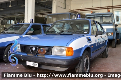 Alfa Romeo Alfasud II serie
Polizia di Stato
Squadra Volante
POLIZIA 56856

Automezzo Storico conservato presso Autocentro di Foggia
Parole chiave: Alfa-Romeo Alfasud_II serie_POLIZIA56856