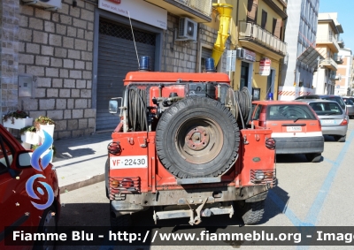 Land Rover Defender 90
Vigili del Fuoco
Comando Provinciale di Potenza
Distaccamento Permanente di Melfi
VF 22430
Parole chiave: Land Rover_Defender 90_VF 22430