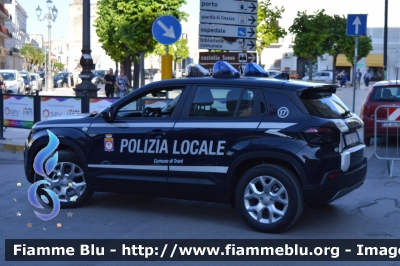 Jeep Avenger
Polizia Locale
Comune di Trani (BT)
POLIZIA LOCALE YA 341 AE
Allestimento Futura Veicoli Speciali
Parole chiave: Jeep Avenger