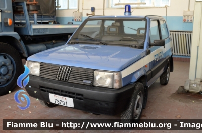 Fiat Panda 4x4 II serie 
Polizia di Stato
POLIZIA 78791

Automezzo Storico conservato presso Autocentro di Foggia
Parole chiave: Fiat Panda 4x4_II serie _POLIZIA78791