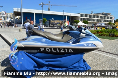 Yamaha
Polizia di Stato 
Polizia del Mare
PS 1253

In esposizione alla Fiera del Levante di Bari
Parole chiave: Yamaha_PS1253