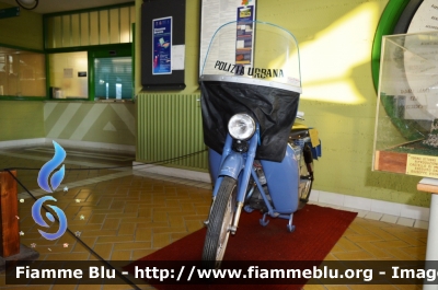 Moto Guzzi Lodola GT235cc
Polizia Urbana Melfi (Pz)
Veicolo Storico esposto nel Palazzo di Città
Parole chiave: Moto Guzzi_Lodola GT235cc