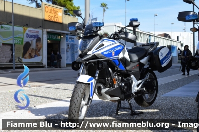 Honda NC750X DCT
Polizia Locale
Comune di Bari
POLIZIA LOCALE YA 00215
Parole chiave: Honda NC750X DCT_POLIZIALOCALEYA00215