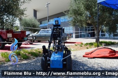 Robot
Polizia di Stato
Artificeri

In esposizione alla Fiera del Levante di Bari
Parole chiave: Robot