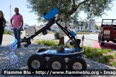 Robot
Polizia di Stato
Artificeri

In esposizione alla Fiera del Levante di Bari
Parole chiave: Robot