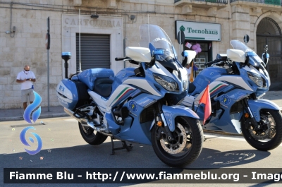 Yamaha FJR 1300 II serie
Polizia di Stato
Polizia Stradale
Allestimento Elevox
POLIZIA G3105
in scorta al Giro d'Italia 2020
Moto "rossa"
Parole chiave: Yamaha FJR 1300_II serie_POLIZIAG3105