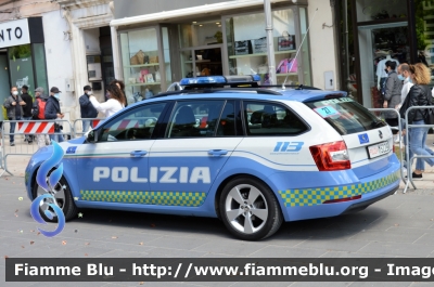 Skoda Octavia Wagon V serie
Polizia di Stato
Polizia Stradale
Allestimento Focaccia
Decorazione Grafica Artlantis
POLIZIA M5229
in scorta al Giro d'Italia 2021
Vettura "3"
Parole chiave: Skoda Octavia Wagon_V serie_POLIZIAM5229_giro italia 2021