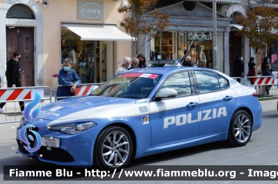 Alfa Romeo Nuova Giulia Q4
Polizia di Stato
Polizia Stradale
POLIZIA M2700
in scorta al Giro d'Italia 2021
Vettura "1"
Parole chiave: Alfa-Romeo Nuova Giulia Q4_POLIZIAM2700