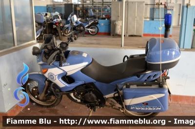 Aprilia Pegaso 650 II Serie
Polizia di Stato
Squadra Volante
POLIZIA G0278
Parole chiave: Aprilia Pegaso 650_II Serie_POLIZIAG0278