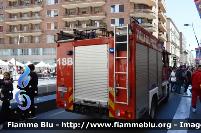 Iveco CityEuroFire 100E21 I serie
Vigili del Fuoco
Comando Provinciale di Napoli
allestimento Iveco-Magirus
VF 19984
Parole chiave: Iveco CityEuroFire 100E21_I serie_VF19984