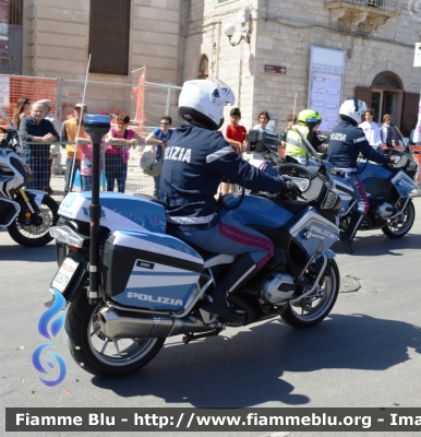 Bmw R1200RT II serie
Polizia di Stato
Polizia Stradale
in scorta al Giro d'Italia 2017
Parole chiave: Bmw R1200RT_IIserie Giro_Italia_2017