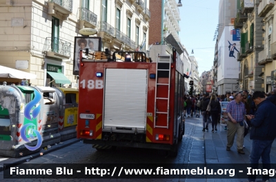 Iveco CityEuroFire 100E21 I serie
Vigili del Fuoco
Comando Provinciale di Napoli
allestimento Iveco-Magirus
VF 19984
Parole chiave: Iveco CityEuroFire 100E21_I serie_VF19984