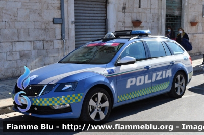 Skoda Octavia Wagon V serie
Polizia di Stato
Polizia Stradale
Allestimento Focaccia
Decorazione Grafica Artlantis
POLIZIA M4710
in scorta al Giro d'Italia 2020
Parole chiave: Skoda Octavia Wagon_V serie_POLIZIAM4710