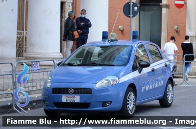 Fiat Grande Punto
Polizia di Stato
POLIZIA H1866
Parole chiave: Fiat Grande Punto_POLIZIAH1866