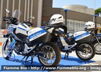 Honda NC750X DCT
Polizia Locale
Comune di Bari
POLIZIA LOCALE YA 00220
POLIZIA LOCALE YA 00223
Allestimento Bertazzoni
Parole chiave: Honda NC750X DCT_POLIZIALOCALEYA00220_POLIZIALOCALEYA00223