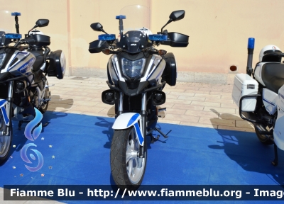 Honda NC750X DCT
Polizia Locale
Comune di Bari
POLIZIA LOCALE YA 00220
POLIZIA LOCALE YA 00223
Allestimento Bertazzoni
Parole chiave: Honda NC750X DCT_POLIZIALOCALEYA00220_POLIZIALOCALEYA00223