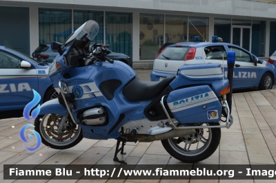 Bmw r850rt II serie
Polizia di Stato
Polizia Stradale
POLIZIA G0373
Parole chiave: Bmw r850rt_II serie_FieraDelLevante2024_POLIZIAG0373