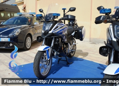 Honda NC750X DCT
Polizia Locale
Comune di Bari
POLIZIA LOCALE YA 00220
POLIZIA LOCALE YA 00223
Allestimento Bertazzoni
Parole chiave: Honda NC750X DCT_POLIZIALOCALEYA00220_POLIZIALOCALEYA00223