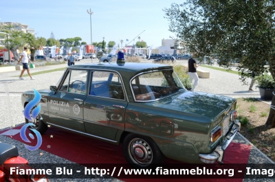 Alfa Romeo Giulia Super 1.6
Polizia di Stato
Squadra Volante
POLIZIA 39847
In esposizione alla Fiera del Levante di Bari
Parole chiave: Alfa Romeo Giulia Super 1.6_POLIZIA 39847