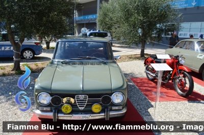 Alfa Romeo Giulia Super 1.6
Polizia di Stato
Squadra Volante
POLIZIA 39847
In esposizione alla Fiera del Levante di Bari
Parole chiave: Alfa Romeo Giulia Super 1.6_POLIZIA 39847