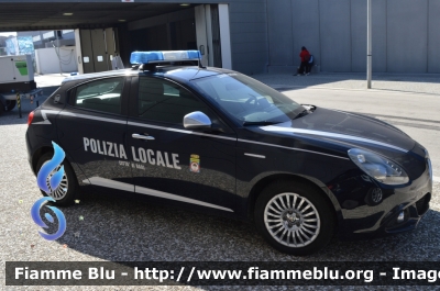 Alfa Romeo Nuova Giulietta restyle
Polizia Locale
Comune di Bari
POLIZIA LOCALE YA 325 AF
Parole chiave: Alfa-Romeo Nuova Giulietta_restyle_POLIZIALOCALEYA325AF