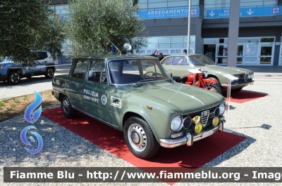 Alfa Romeo Giulia Super 1.6
Polizia di Stato
Squadra Volante
POLIZIA 39847
In esposizione alla Fiera del Levante di Bari
Parole chiave: Alfa Romeo Giulia Super 1.6_POLIZIA 39847