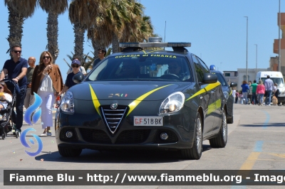 Alfa Romeo Nuova Giulietta
Guardia di Finanza
Allestita NCT Nuova Carrozzeria Torinese
Decorazione Grafica Artlantis
GdiF 518 BK
Parole chiave: Alfa-Romeo Nuova Giulietta_GdiF518BK