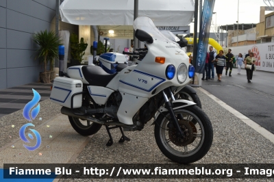 Moto Guzzi V75
Polizia Municipale 
Comune di Bari
*mezzo storico*
Parole chiave: Moto Guzzi V75_FieraDelLevante2024_