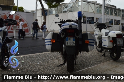 Aprilia Caponord 1200 II serie
Polizia Municipale 
Comune di Bari
*mezzo storico*
Parole chiave: Aprilia Caponord 1200_II serie_FieraDelLevante2024_