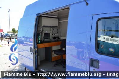 Fiat Ducato Maxi II serie
Polizia di Stato
Servizio Aereo
Posto Mobile di Controllo
BV 758 YA

In esposizione alla Fiera del Levante di Bari
Parole chiave: Fiat Ducato Maxi_II serie_BV758YA