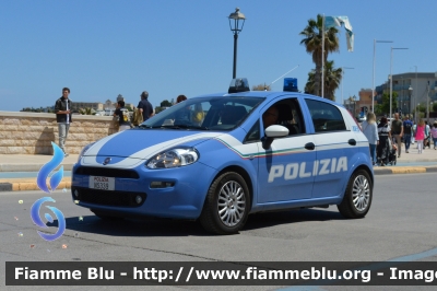 Fiat Punto VI serie
Polizia di Stato
Allestimento NCT Nuova Carrozzeria Torinese
Decorazione Grafica Artlantis
POLIZIA N5339
Parole chiave: Fiat Punto_VI serie_POLIZIAN5339