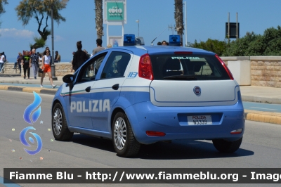 Fiat Punto VI serie
Polizia di Stato
Allestimento NCT Nuova Carrozzeria Torinese
Decorazione Grafica Artlantis
POLIZIA N5339
Parole chiave: Fiat Punto_VI serie_POLIZIAN5339