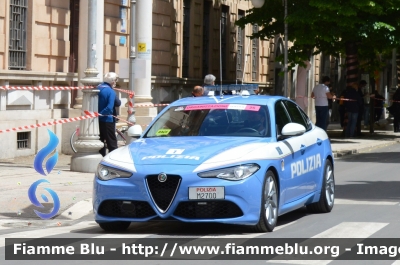 Alfa Romeo Nuova Giulia Q4
Polizia di Stato
Polizia Stradale
POLIZIA M2700
in scorta al Giro d'Italia 2021
Vettura "1"
Parole chiave: Alfa-Romeo Nuova Giulia Q4_POLIZIAM2700