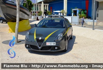 Alfa Romeo Nuova Giulietta restyle
Guardia di Finanza
Allestita NCT Nuova Carrozzeria Torinese
Decorazione Grafica Artlantis
GdiF 921 BK
Parole chiave: Alfa-Romeo Nuova Giulietta restyle_GdiF921BK