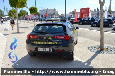 Alfa Romeo Nuova Giulietta restyle
Guardia di Finanza
Allestita NCT Nuova Carrozzeria Torinese
Decorazione Grafica Artlantis
GdiF 921 BK
Parole chiave: Alfa-Romeo Nuova Giulietta restyle_GdiF921BK