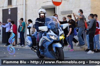 Yamaha FJR 1300 II serie
Polizia di Stato
Polizia Stradale
Allestimento Elevox
POLIZIA G3098
in scorta al Giro d'Italia 2020
Moto "gialla"
Parole chiave: Yamaha FJR 1300_II serie_POLIZIAG3098