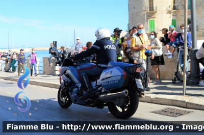 Yamaha FJR 1300 II serie
Polizia di Stato
Polizia Stradale
Allestimento Elevox
POLIZIA G3105
in scorta al Giro d'Italia 2020
Moto "rossa"
Parole chiave: Yamaha FJR 1300_II serie_POLIZIAG3105