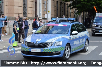 Skoda Octavia Wagon V serie
Polizia di Stato
Polizia Stradale
Allestimento Focaccia
Decorazione Grafica Artlantis
POLIZIA M5202
in scorta al Giro d'Italia 2021
Vettura "2"
Parole chiave: Skoda Octavia Wagon_V serie_POLIZIAM5202_giro italia 2021