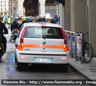 Fiat Punto III serie
Polizia Municipale Livorno
Parole chiave: Fiat Punto_IIIserie