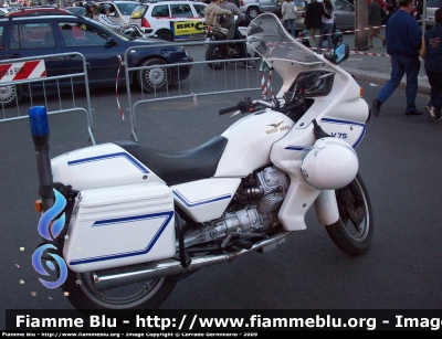 Moto Guzzi V75
Polizia Municipale Bari
Parole chiave: Moto-Guzzi V75 PM_Bari