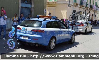 Alfa Romeo 159 Sportwagon Q4
Polizia di Stato
Polizia Stradale
in scorta al Giro d'Italia 2017
POLIZIA H0781
Parole chiave: Alfa-Romeo 159_Sportwagon_Q4 POLIZIAM0781 Giro_Italia_2017