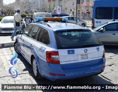 Skoda Octavia Wagon IV serie
Polizia di Stato
Polizia Stradale in servizio sulla rete autostradale di Autostrade per l'Italia
Prima fornitura con la nuova livrea
Allestite Focaccia
Decorazione Grafica Artlantis
POLIZIA M0429
Parole chiave: Skoda Octavia_Wagon_IVserie POLIZIAM0426