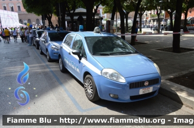 Fiat Grande Punto
Polizia di Stato
POLIZIA H0175
Parole chiave: Fiat Grande_Punto POLIZIAH0175