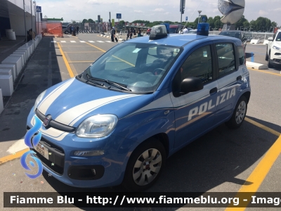 Fiat Nuova Panda II serie
Polizia di Stato
Allestito Nuova Carrozzeria Torinese
Decorazione Grafica Artlantis
POLIZIA H9831
Parole chiave: Fiat Nuova_Panda_IIserie POLIZIAH9831