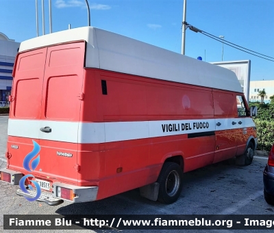 Iveco Daily II serie
Vigili del Fuoco
Comando Provinciale di Bari
VF 18513
Parole chiave: Iveco Daily_II serie_VF18513