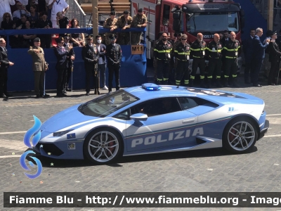 Lamborghini Huracan LP 610-4
Polizia Di Stato
Polizia Stradale
Allestimento Lamborghini
Decorazione Grafica Artlantis
POLIZIA H8862
Parole chiave: Lamborghini Huracan LP 610-4_POLIZIAH8862_Festa_della_repubblica_2022