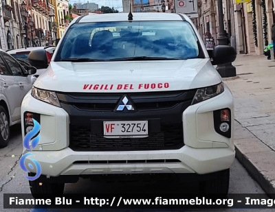 Mitsubishi L200 V serie
Vigili del Fuoco
Comando Provinciale di Barletta-Andria-Trani
VF 32754
Parole chiave: Mitsubishi L200_V serie_VF32754