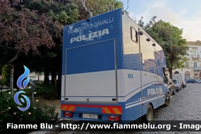 Iveco Daily VI serie
Polizia di Stato
Reparto a Cavallo
POLIZIA M4321
Parole chiave: Iveco Daily_VI serie_POLIZIAM4321