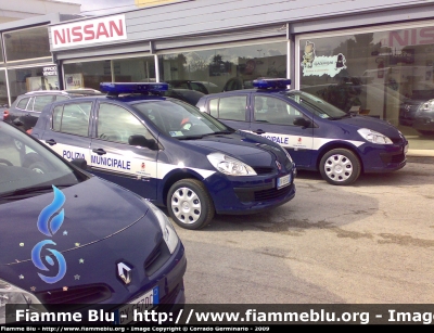 Renault Clio III serie
Polizia Municipale di Molfetta
1.2 16V 
Appena consegnate, si tratta di un lotto di cinque autovetture, di cui una non in livrea.
Parole chiave: Renault Clio_IIIserie PM_Molfetta