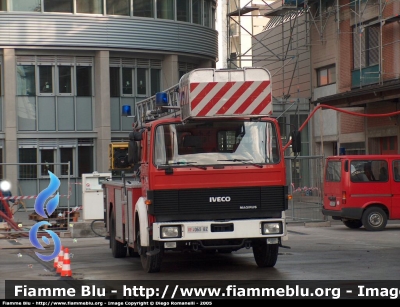 Iveco 140-25
Vigili del Fuoco
Corpo Permanente di Bolzano
Berufsfeuerwehr Bozen
AutoScala da 30 metri allestimento Magirus
VF 063 BZ
Parole chiave: Iveco 140-25 VF063BZ